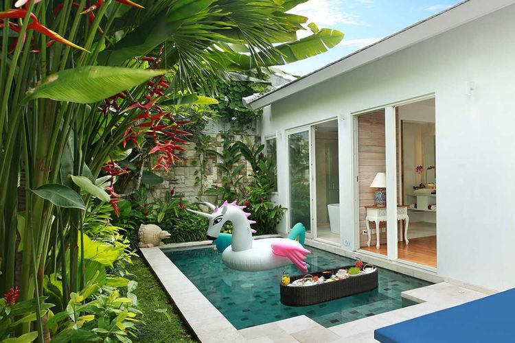 Menghadirkan Suasana Resort di Rumah dengan Kolam