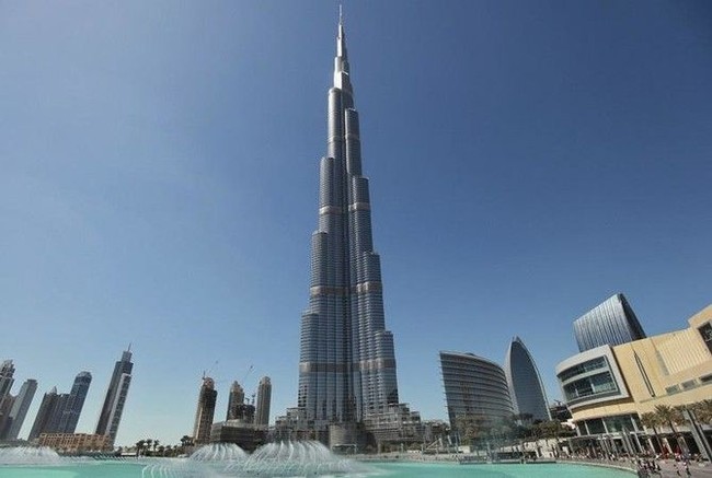 Burj Khalifa: Menara Tertinggi di Dunia yang Menembus Awan