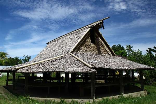 Rumah Sasadu: Mahakarya Kayu dari Tanah Halmahera