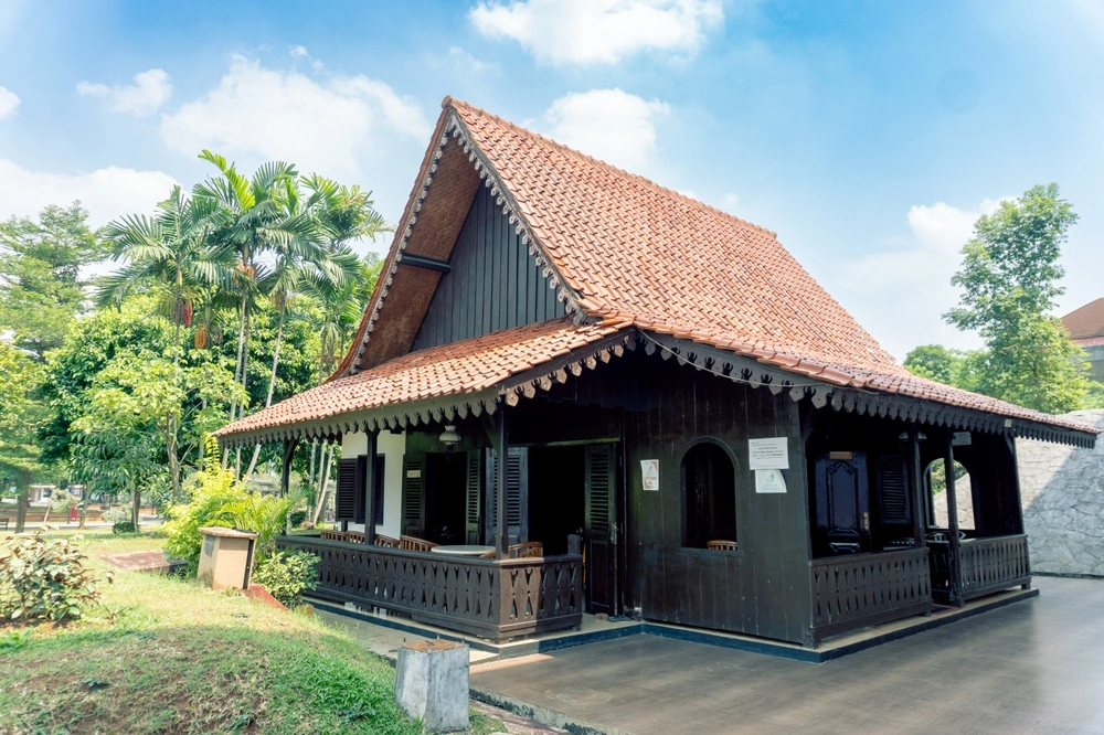 Rumah Bapang: Mahakarya Arsitektur Sunda yang Sarat Makna